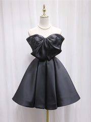 Robe de bal courte en satin de cou en cœur noir, robe de retour noire
