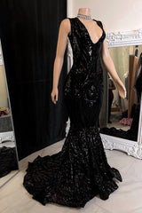 Bling Red Appliques V-Neck Sleeveless Prom Dress