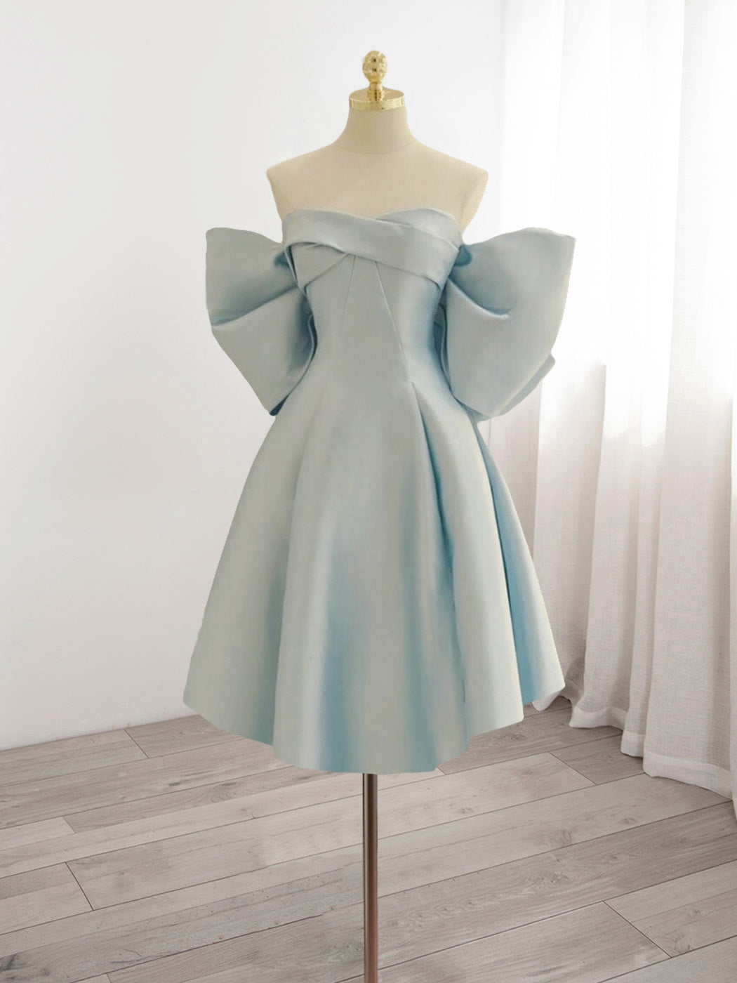 Robe de bal courte en satin de cou en cœur bleu, robe de retour bleu