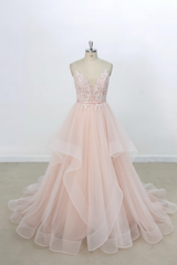 Eye-catching Appliques Tulle A-line Wedding Dress V-Neck with Appliques