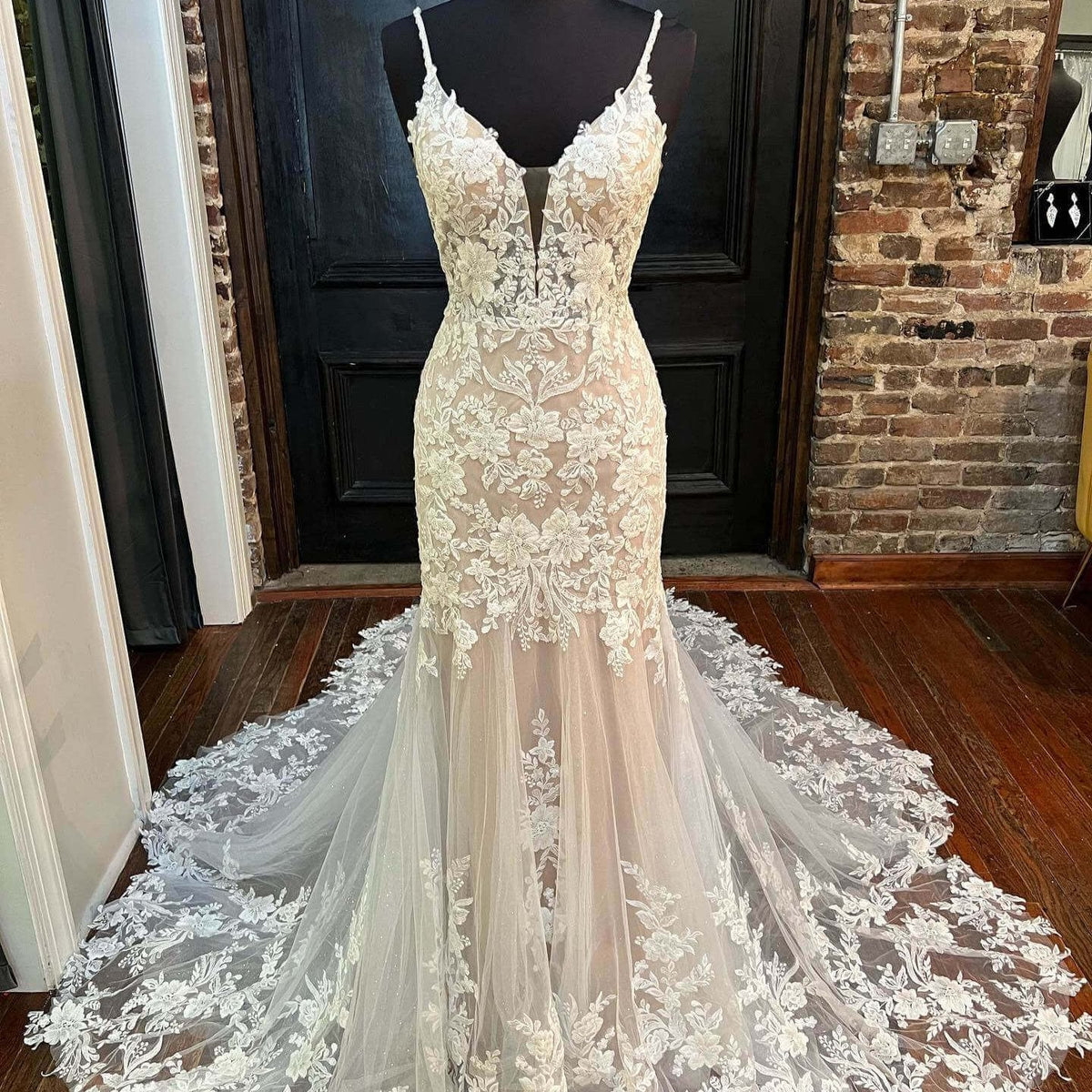 Bohemian Lace Applique Mermaid Wedding Dresses Spaghetti Strap Bridal Gown VW2160