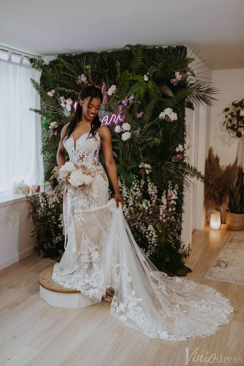 Bohemian Lace Applique Mermaid Wedding Dresses Spaghetti Strap Chapel Train Bridal Gown VW2157