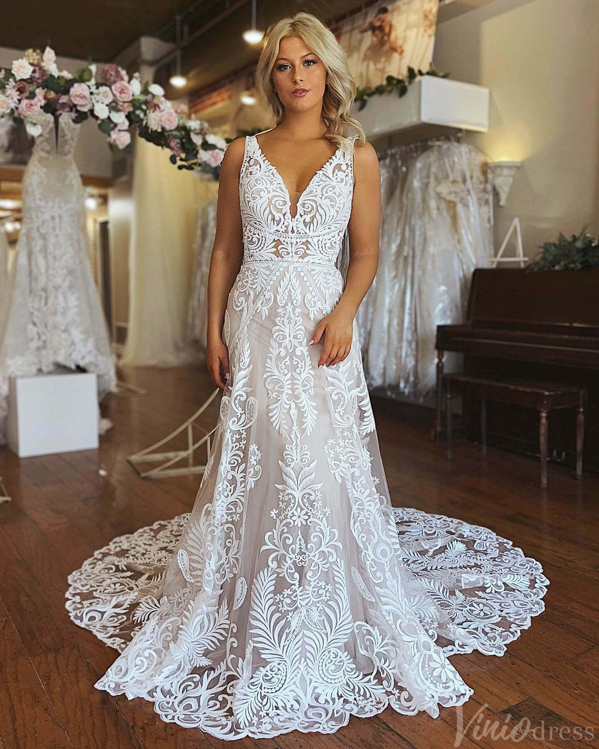 Bohemian Lace V-Neck Wedding Dresses Ivory Chapel Train Boho Bridal Gown VW2163