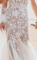 Boho Mermaid Vintage Beach V-neck Wedding Dress with Lace Appliques