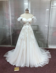 Bohemian Lace Wedding Dresses Tulle Illusion Applique Sweep Train Gown