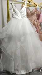 Broad Strap V Neck Ball Gown Wedding Dresses with Ruffle Skirt VW1121
