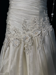 Elegant Ivory Applique Beaded Evening Gown A-Line Strapless Party Dress Floor Length Formal Dress HZ1024
