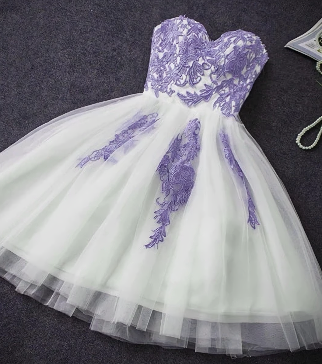 Couple simple en dentelle avec une robe de fête à la maison courte, belle robe formelle 2024