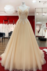 Elegant Tulle Lace A-line Wedding Dress V-neck with Spaghetti Straps
