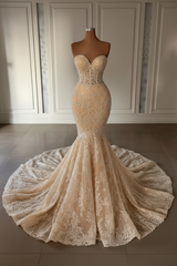 Charming Strapless Mermaid Lace Wedding Dress with Appliques