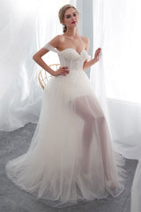 Chic Off-the-Shoulder Tulle Wedding Dress Long