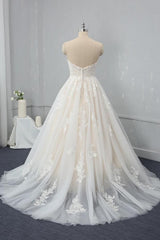 Chic Sweetheart Backless Wedding Dress with Lace Appliques