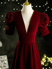 A-Line Mother of the Bride Dress Vintage Elegant V Neck Sweep / Brush Train Velvet Short Sleeve with Pleats