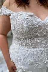 Appliqués Off-the-Shoulder Trumpet Long Wedding Dress