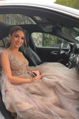 Elegant A-line V-neck Sleeveless Tulle Lace Wedding Dress with Feathers
