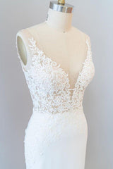 Elegant Lace Mermaid Wedding Dress Floor Length Bridal Gown with Sleeves