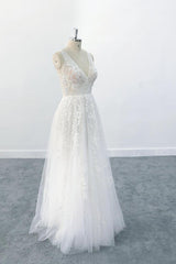 Elegante lange A-lijn V-hals Appliques Tule Backless trouwjurk