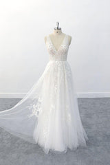Elegante lange A-lijn V-hals Appliques Tule Backless trouwjurk