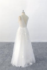 Elegante lange A-lijn V-hals Appliques Tule Backless trouwjurk