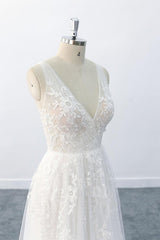 Elegante lange A-lijn V-hals Appliques Tule Backless trouwjurk