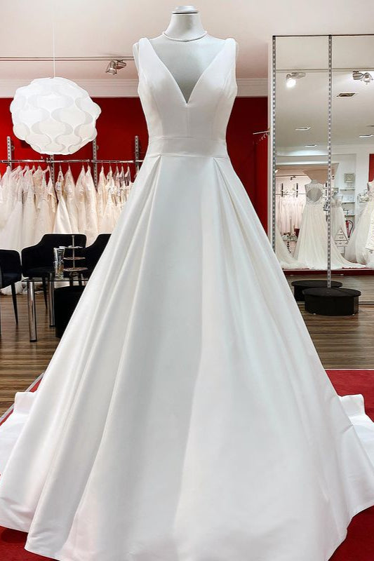 Elegante lange a-line v nek satijnen ruches open rug trouwjurken