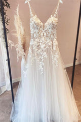 Elegante lange A-lijn V-hals tule Appliques kant open achterkant trouwjurk