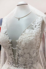 Elegante lange A-Line V-nek Tule kant open achterkant trouwjurk
