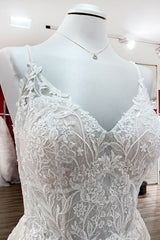 Elegante lange A-Line V-nek TULLE Spaghetti-riemen Lace Wedding Jurk