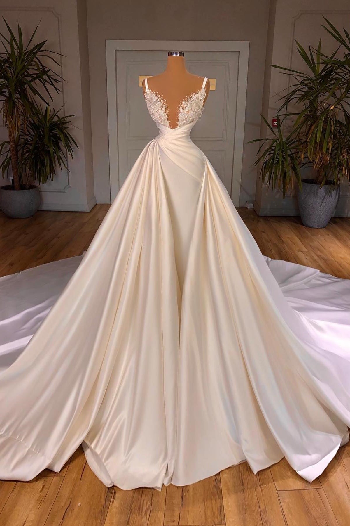 Elegante lange zeemeermin v-hals spaghetti-band satijnen kanten trouwjurk