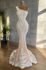 Elegante lange schouderapliques kanten zeemeermin trouwjurk