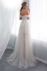 Elegant Long Tulle Wedding Dress with Off-the-Shoulder Design