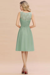 Elegant Ruffle Chiffon Short Bridesmaid Dress Sleeveless V-Neck Aline Knee Length Homecoming Dress