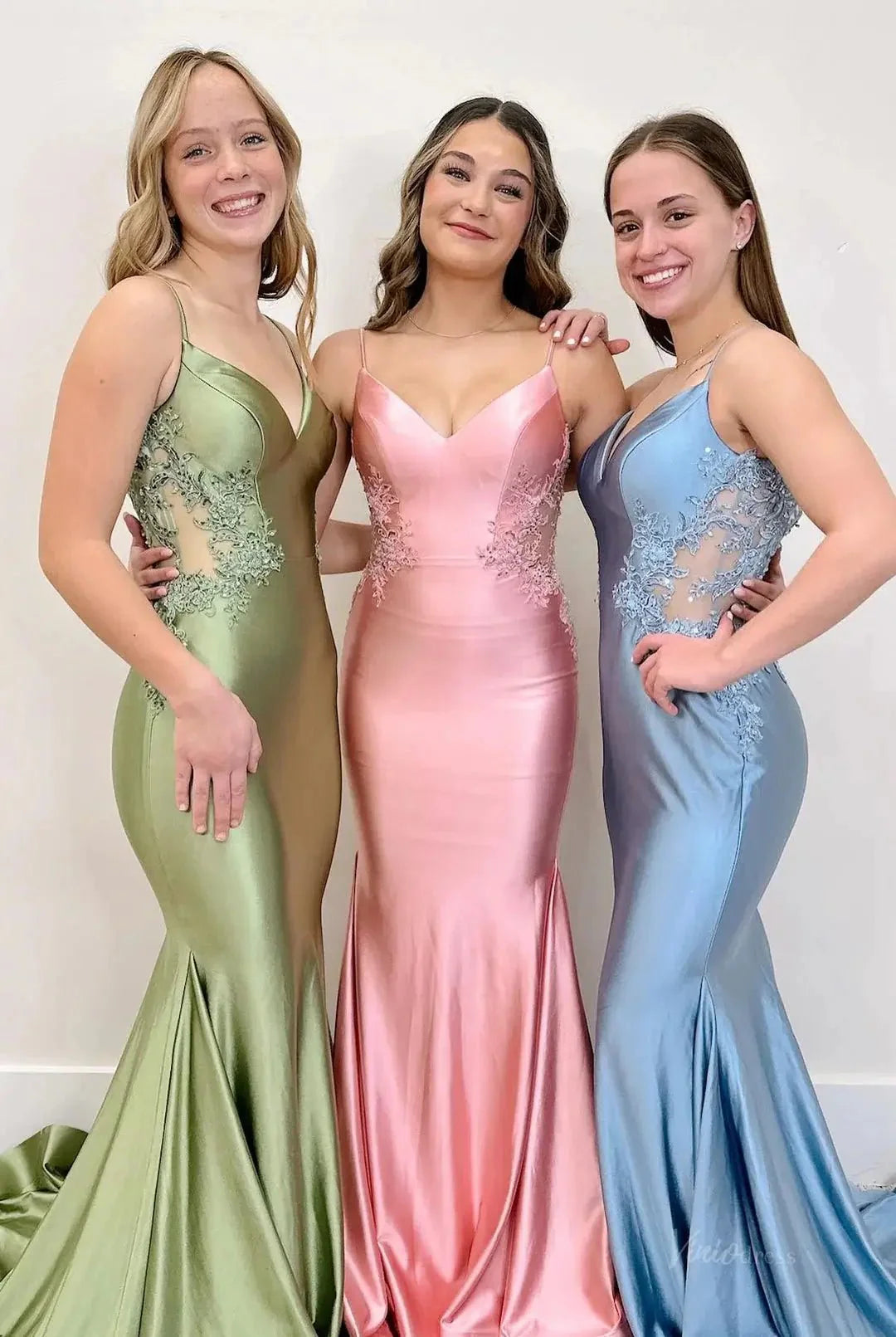Elegant Satin Mermaid Prom Dresses 2025 with V-Neck, Lace Applique & Spaghetti Strap – FD5061