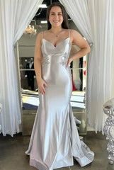Elegant Satin Mermaid Prom Dresses 2025 with V-Neck, Lace Applique & Spaghetti Strap – FD5061