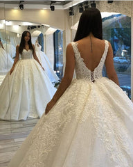Elegant Sequined Sweetheart Wedding Dress Backless Lace Ball Gown with Appliques