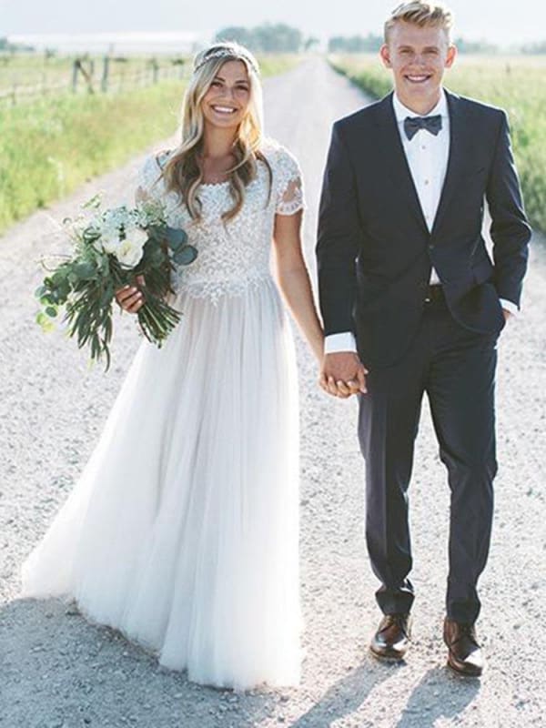 Elegant Short Sleeves Lace Tulle Wedding Dresses