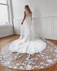 Elegant Sleeveless Mermaid Wedding Dress With Lace Appliques