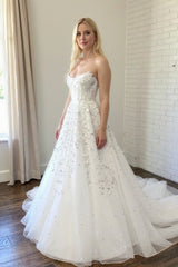 Elegant Strapless Aline Wedding Dress with Lace Appliques