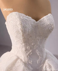 Elegant Strapless Lace Applique Wedding Gown Sweetheart Neck Bridal Dress 241053