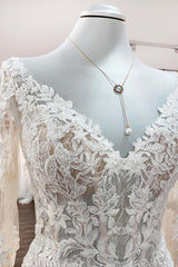 Elegant Sweetheart Mermaid Lace Bridal Gown with Long Sleeves and Tulle