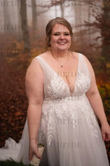 Elegant Tulle Aline Wedding Dress V-neck Plus Size Bridal Dress with Appliques
