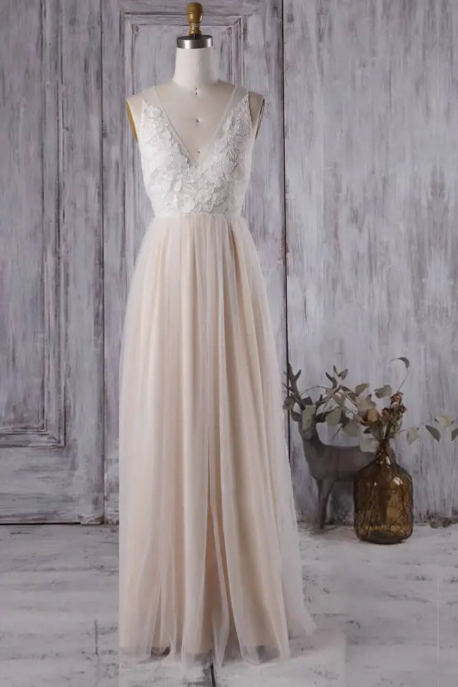 Elegant V-neck Lace A-line Wedding Dress Sleeveless