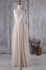 Elegant V-neck Lace A-line Wedding Dress Sleeveless