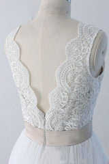 Elegant V-neck Lace Tulle A-line Wedding Dress