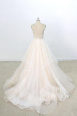Eye-catching Appliques Tulle A-line Wedding Dress V-Neck with Appliques