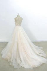 Eye-catching Appliques Tulle A-line Wedding Dress V-Neck with Appliques