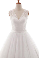 Eye-catching V-neck Tulle A-line Wedding Dress
