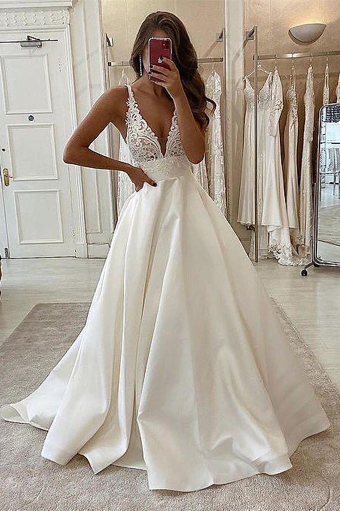 Fabulous V-Neck Sleeveless Appliques Long Wedding Dress