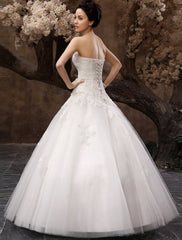 Floor-Length White Bridal Ball Gown Wedding Gown With Sweetheart Neck Applique
