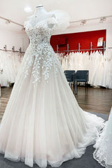Prachtige lange A-lijn off-the-shoulder tule kant ruches trouwjurk